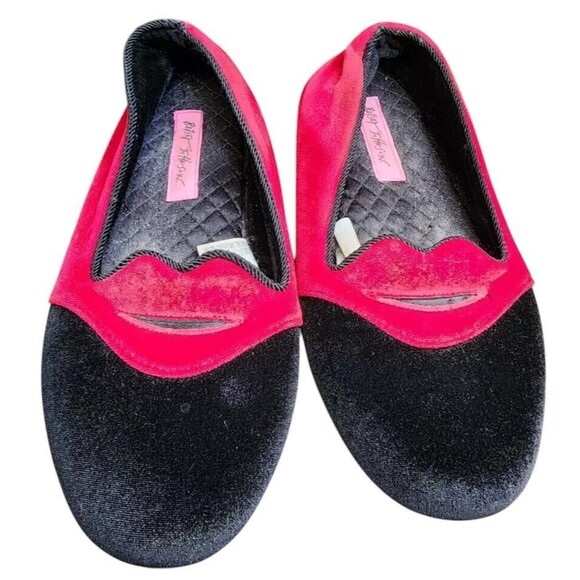 Betsey Johnson LIPPSSS Velvet Slip Ons Size S (5-6) - Picture 2 of 7